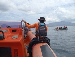 Seorang ABK Terjatuh Usai Menarik Jangkar Kapal KM Rahmat Hidayat Di Adonara 