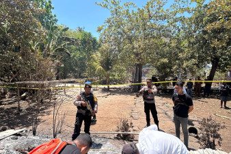 Tim Identifikasi Polres Flotim Lakukan Olah TKP di Lokasi Kebakaran di Bugalima, Kapolres Ajak Warga Menahan Diri