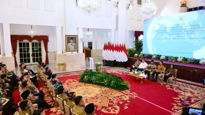 Pj Gubernur Hadiri Penyerahan DIPA dan Buku Alokasi TKD 2025 Serta Peluncuran Katalog Elektronik Versi 6 di Istana Negara