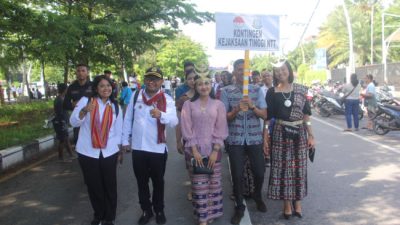 Lestarikan Budaya Lokal NTT, Jajaran Kejaksaan Siap Kenakan Pakaian Tenunan Setiap Hari Jumat
