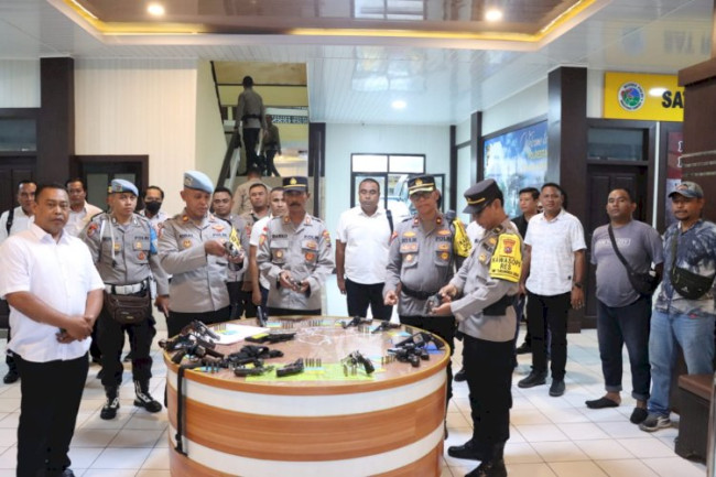 Cegah Penyalahgunaan, Kapolresta Kupang Kota Tarik 3 Senjata Api Dari Anggota 1