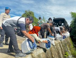 Polisi Musnahkan Ribuan Liter Miras Ilegal Jenis Sopi 