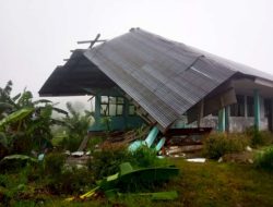 Gedung SDN Fatulalat ambruk setelah Dihantam bencana tanah longsor 