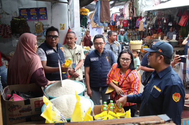 Polda NTT Temukan penggantian kemasan beras Bulog menjadi beras premium 2 IMG 20250302 WA0009