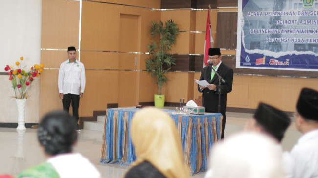 Kakanwil Kemenag NTT Lantik Pejabat Administrator, Tekankan Integritas dan Pelayanan Publik 2 IMG 20250303 WA0013