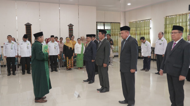 Kakanwil Kemenag NTT Lantik Pejabat Administrator, Tekankan Integritas dan Pelayanan Publik 2 IMG 20250303 WA0015
