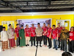 Kapolresta Kupang Kota dan PSMTI, Buka Puasa Bersama dan berbagi kasih dengan Jemaah Mushalla Al Faidah Oesapa