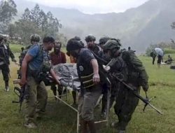 Polri dan TNI Berhasil Evakuasi 6 tenaga pendidik dan nakes asal NTT dari Serangan KKB di Distrik Anggruk