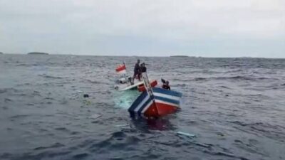 Kapal Mancing yang ditumpangi Mantan Bupati TTU, Ray Fernandes bersama 8 orang dikabarkan tenggelam