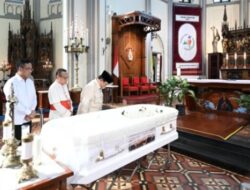 Presiden Prabowo melayat mendiang Uskup Emeritus Mgr.Petrus Turang