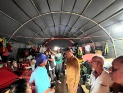 Wagub NTT Tinjau dan Serahkan Bantuan untuk pengungsi Erupsi Gunung Lewotobi Laki-Laki