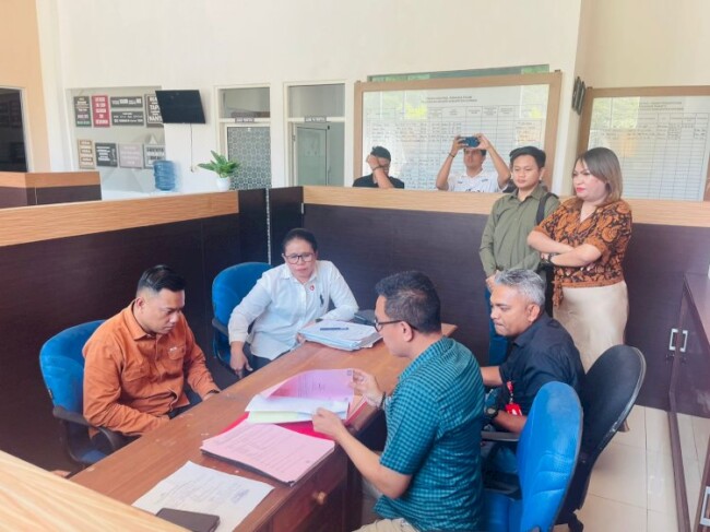 Polda NTT Serahkan Tersangka Kasus PKDRT dan Barang Bukti ke Kejari Kupang 1 IMG 20250904 WA0001