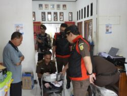 Kejari Flotim Geledah Kantor BKPSDMD, Ungkap Dugaan Manipulasi Anggaran