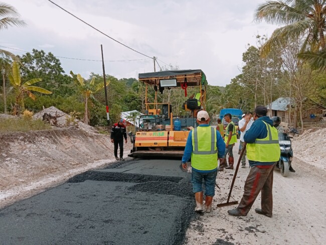 Progres Peningkatan Ruas Jalan Silu–Oemofa Capai Tahap Aspal, Target 2,4 Kilometer dalam Minggu Ini 2 IMG20251110142714