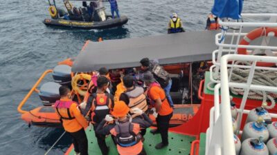 1 Jenasah WNA Spanyol ditemukan dalam bangkai Kapal KM.Putri Sakinah 