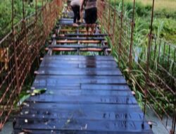 Dari Terputus hingga Tersambung Kembali: Brimob dan Warga Bangkitkan Jembatan Dobo Sikka