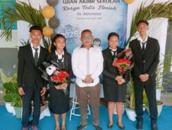 SMA Katolik Sint Carolus Penfui Kupang latih nalar dan mental, serta siapkan masa depan siswa lewat Ujian Karya Tulis Ilmiah 