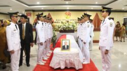 Pengabdian Hingga Akhir Hayat, Alexander Koroh Dilepas dengan Tangis dan Penghormatan Terakhir