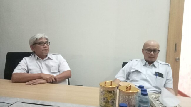 Kepala BPBPK NTT Didik Wahyudi menjelaskan pengembangan SPAM Raknamo bersama jajaran Cipta Karya di Kupang.