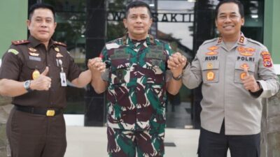 Danrem 161 Wira Sakti Brigjen TNI Hendro Cahyono bersama Kapolda NTT dan Kajati NTT saat Coffee Morning di Makorem 161 Wira Sakti Kupang.