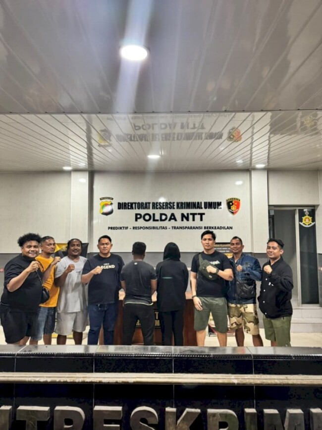 Kasus Penemuan Mayat Bayi di Bendungan Haekrit Terungkap, Dua Terduga Pelaku Ditangkap di Kupang Kurang dari 48 Jam 2 Tim URC Polda NTT dan Polres Belu berhasil mengungkap kasus penemuan mayat bayi di Bendungan Haekrit dengan menangkap dua terduga pelaku di Kota Kupang dalam waktu kurang dari 48 jam.