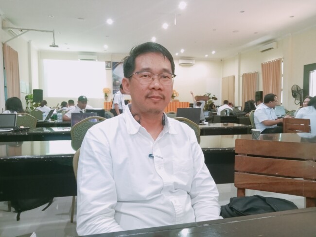 Kepala Satker PJN Wilayah III NTT Aan Marandius menjelaskan progres tiga paket preservasi jalan nasional di Flores yang telah mencapai kemantapan jalan 98,54 persen.