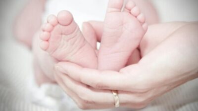 Bayi perempuan ditemukan masih hidup di dalam kardus di kawasan hutan Mnera Kabnono, Kelurahan Nonbes, Kecamatan Amarasi, Kabupaten Kupang.