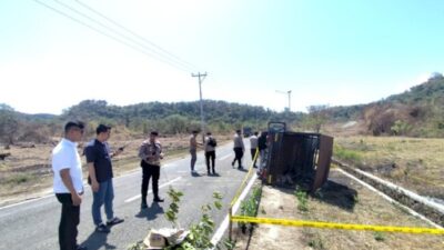 Sengketa Lahan Berujung Bentrokan di Manggarai Barat, Kendaraan Dibakar; Polisi :Pelaku Anarkis Diproses tegas 9 Polres Manggarai Barat mengerahkan personel gabungan untuk meredam bentrokan antarwarga yang dipicu sengketa lahan di Lengkong Warang, Desa Tanjung Boleng.