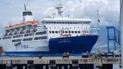 Tim SAR Gabungan melakukan pencarian penumpang KM Lambelu yang diduga melompat ke laut di Perairan Pulau Pemana, Kabupaten Sikka, NTT.