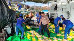 Dua Kapal Polri Bawa 17,5 Ton Beras dan Sembako untuk Korban Gempa Reo