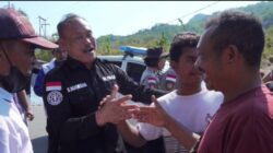 Warga Blokade Jalan di Wae Pesi, Polisi Turun Dengarkan Keluhan soal Bantuan Pascagempa 3 Warga Blokade Jalan di Wae Pesi, Polisi Turun Dengarkan Keluhan soal Bantuan Pascagempa
