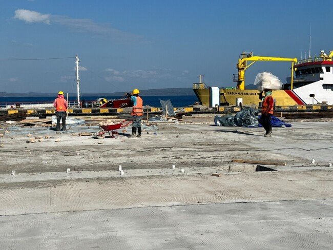 Terminal Petikemas Kupang (TPK) saat ini tengah melaksanakan pekerjaan perbaikan infrastruktur pada Lapangan Penumpukan Container Yard 2 (CY2).