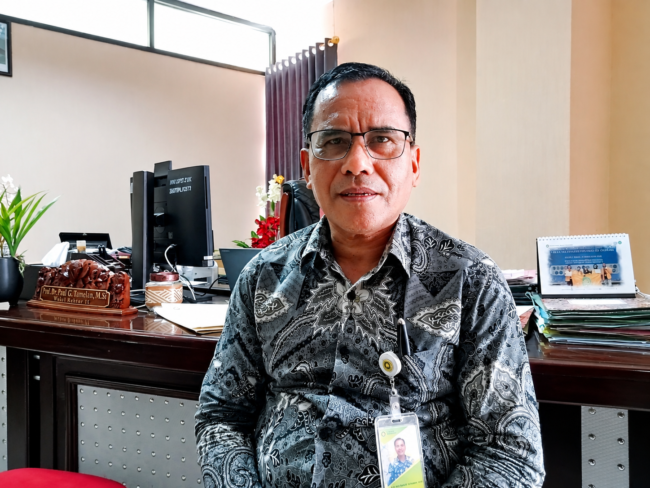 Wakil Rektor II Undana Prof. Dr. Paul Tamelan 