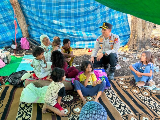 BBWS NT II Pastikan Infrastruktur Vital Kembali Berfungsi dan Dimanfaatkan Masyarakat Selama Tanggap Darurat 2 Suasana di kamp pengungsian pasca Gempa Flores