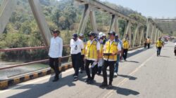 Rehabilitasi Jembatan Wae Pesi dan Wae Dampek dipercepat. Menteri Dody: Dibangun Lebih Tahan Gempa