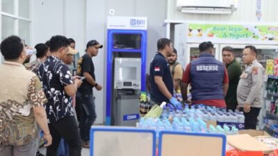 Polisi lakukan olah TKP di salah satu gerai Indomaret di Desa Mata Air, Kecamatan Kupang Tengah, Kabupaten Kupang, Nusa Tenggara Timur (NTT), yang dibobol Selasa (22/9/2026) pagi.
