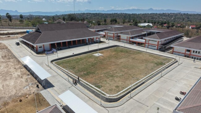 Kementerian Pekerjaan Umum (PU) membangun Sekolah Rakyat Tahap II di 100 lokasi yang tersebar di 32 provinsi dengan daya tampung total mencapai 122.000 siswa
